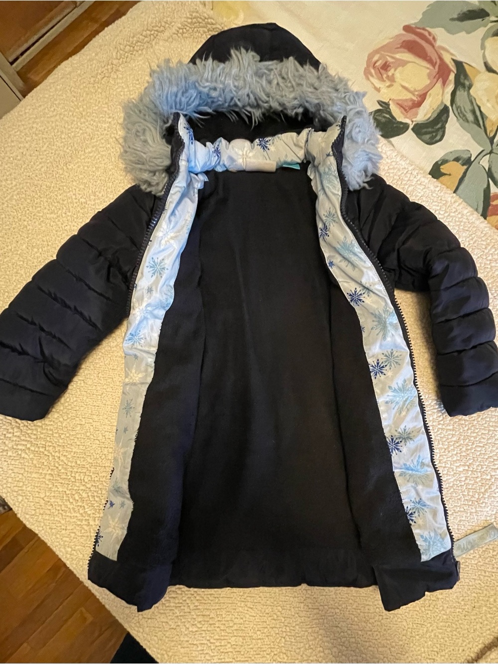 Disney Frozen Navy Blue Puffer Coat with Light Gray Faux Fur Trim. Girl size 7